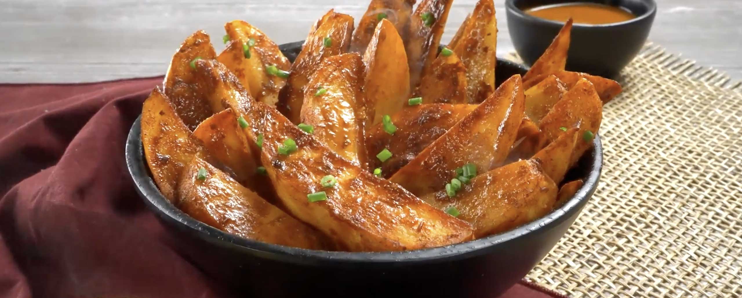 Banner receta Papas gajo especiadas con Salsa de Chile Chilpotle Herdez